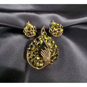 Vintage 1960s Gold-Tone Brooch & Clip-On Earrings Set With Green Rhinestones